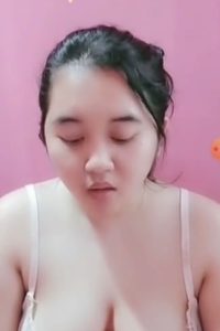 Belahan Toket CCmey Live Sambil Makan