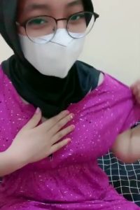 Mimin Jilbab Show Belahan Dan Paha Mulus