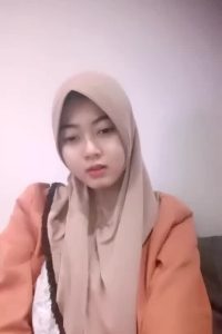 Nella Hijab Berujung Colmek Dildo