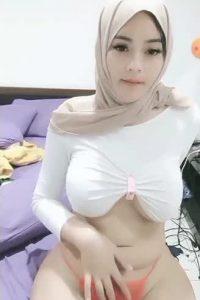 Rosita Cewek Jilbab Cantik Pamer Selangkangan