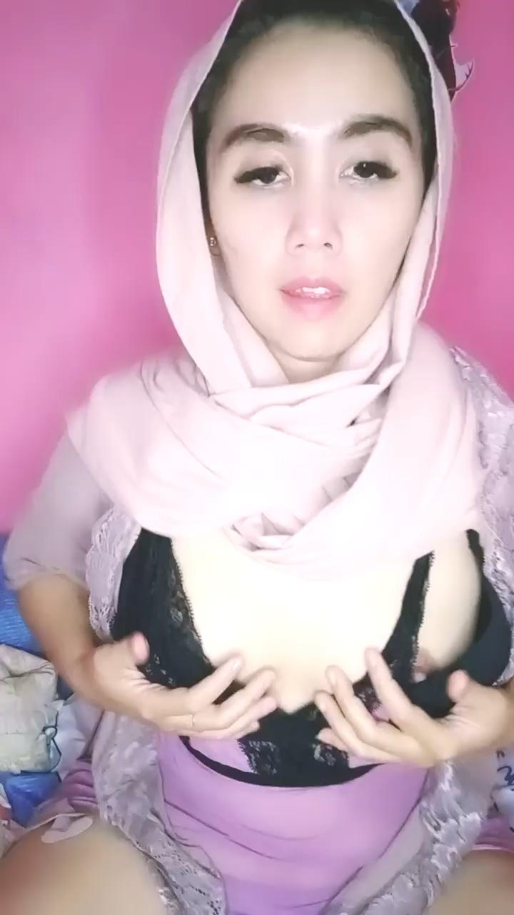 Tante Hijab Live Show Ngajak Sange