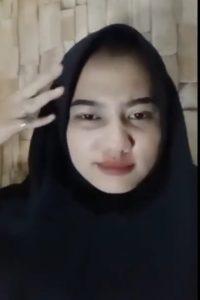Hijab Sangean Buka Baju Colmek Depan Kamera