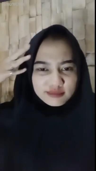 Hijab Sangean Buka Baju Colmek Depan Kamera