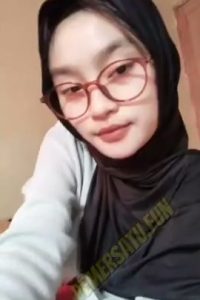 Cewek Hijab Hitam Tiktokers Binal