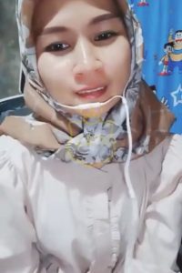 Mbak Hijab Live Berani Omek Timun