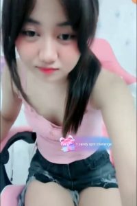 Cewek Kimcil Imut Live Bugil Pamer Memeknya