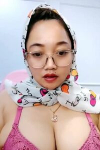 Ibu Guru Bra Pink Pamer Belahan Nenen Besar