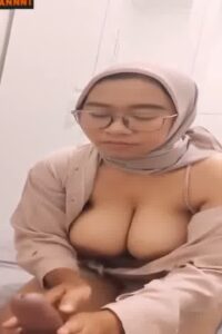 Mamah Muda Jilbab Susu Montok Ngewe