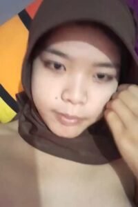 Ngewe Cewek Jilbab Meki Sempit Pake Pelumas