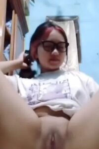 Abg Kacamata Sange Colmek Pake Sikat Gigi